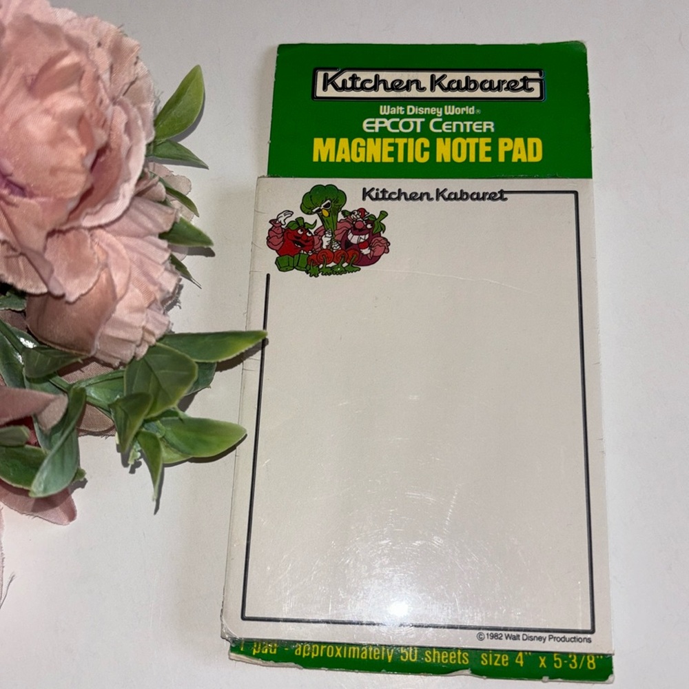 KITCHEN KABARET MAGNETIC NOTE PAD 1982 WALT DISNEY WORLD EPCOT CENTER KITCHEN